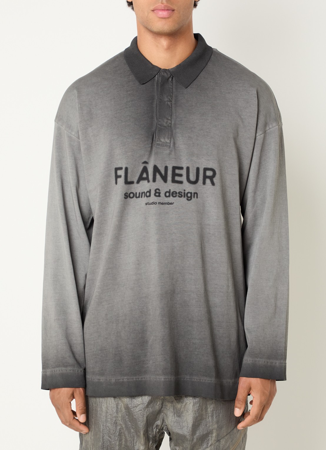 FLÂNEUR Sound & Design Studio Member regular fit polo met logoprint - detail grijs
