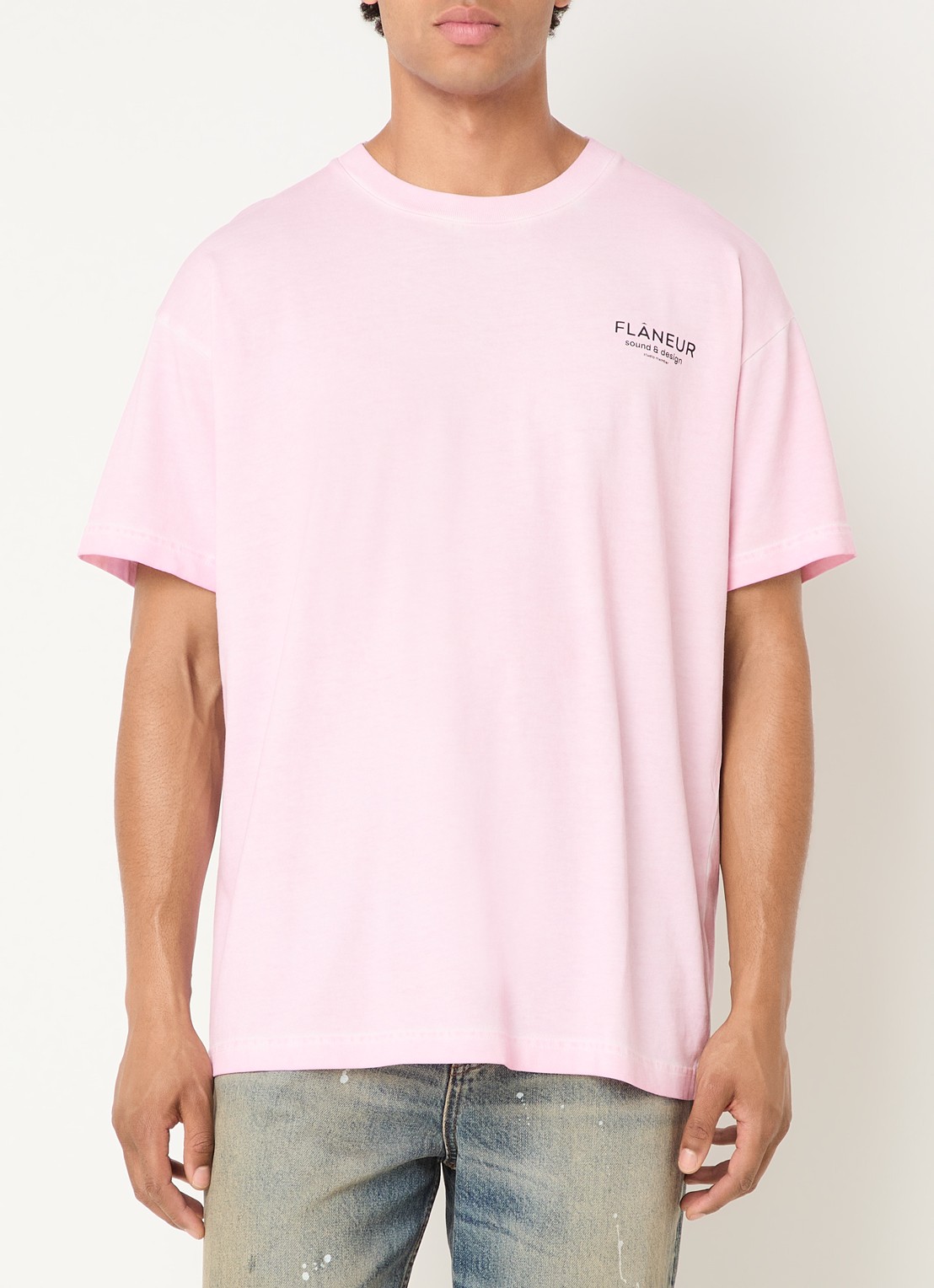 FLÂNEUR Sound & Design Studio Member T-shirt met logo- en backprint - achterkant 3 roze
