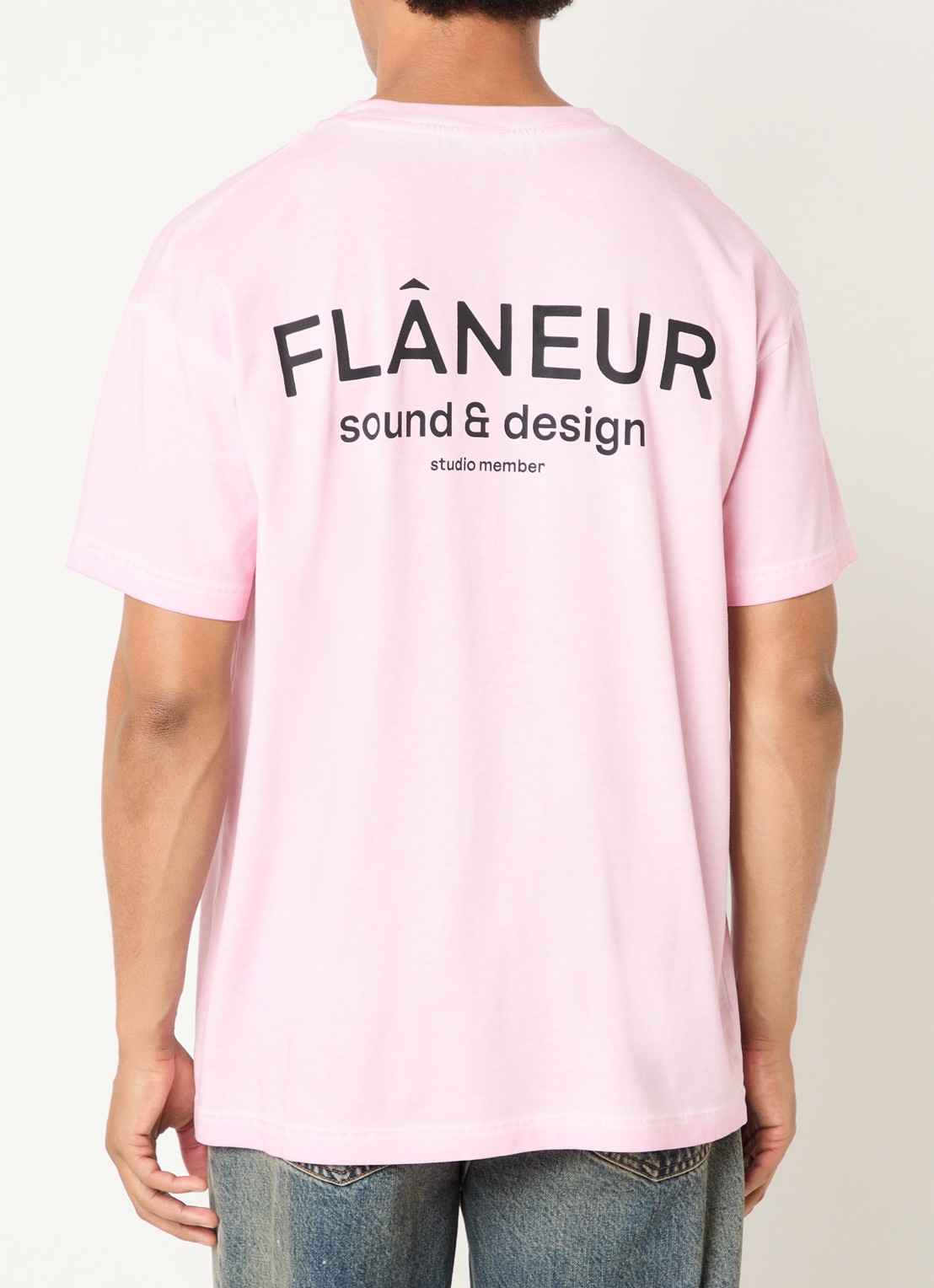 FLÂNEUR Sound & Design Studio Member T-shirt met logo- en backprint - detail 4 roze