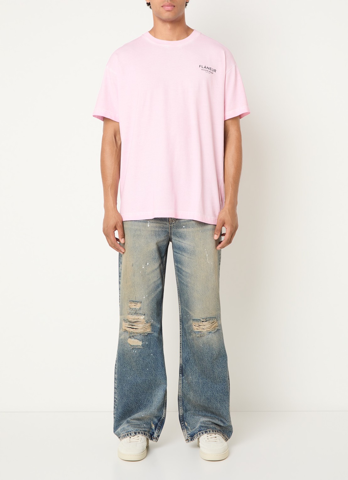 FLÂNEUR Sound & Design Studio Member T-shirt met logo- en backprint - voorkant 2 roze