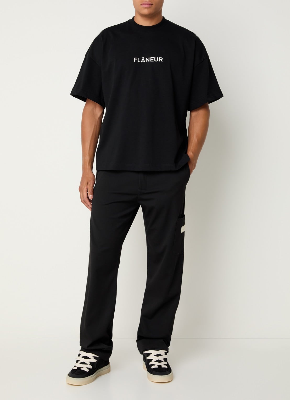 FLÂNEUR T-shirt met logo  - voorkant 2 zwart