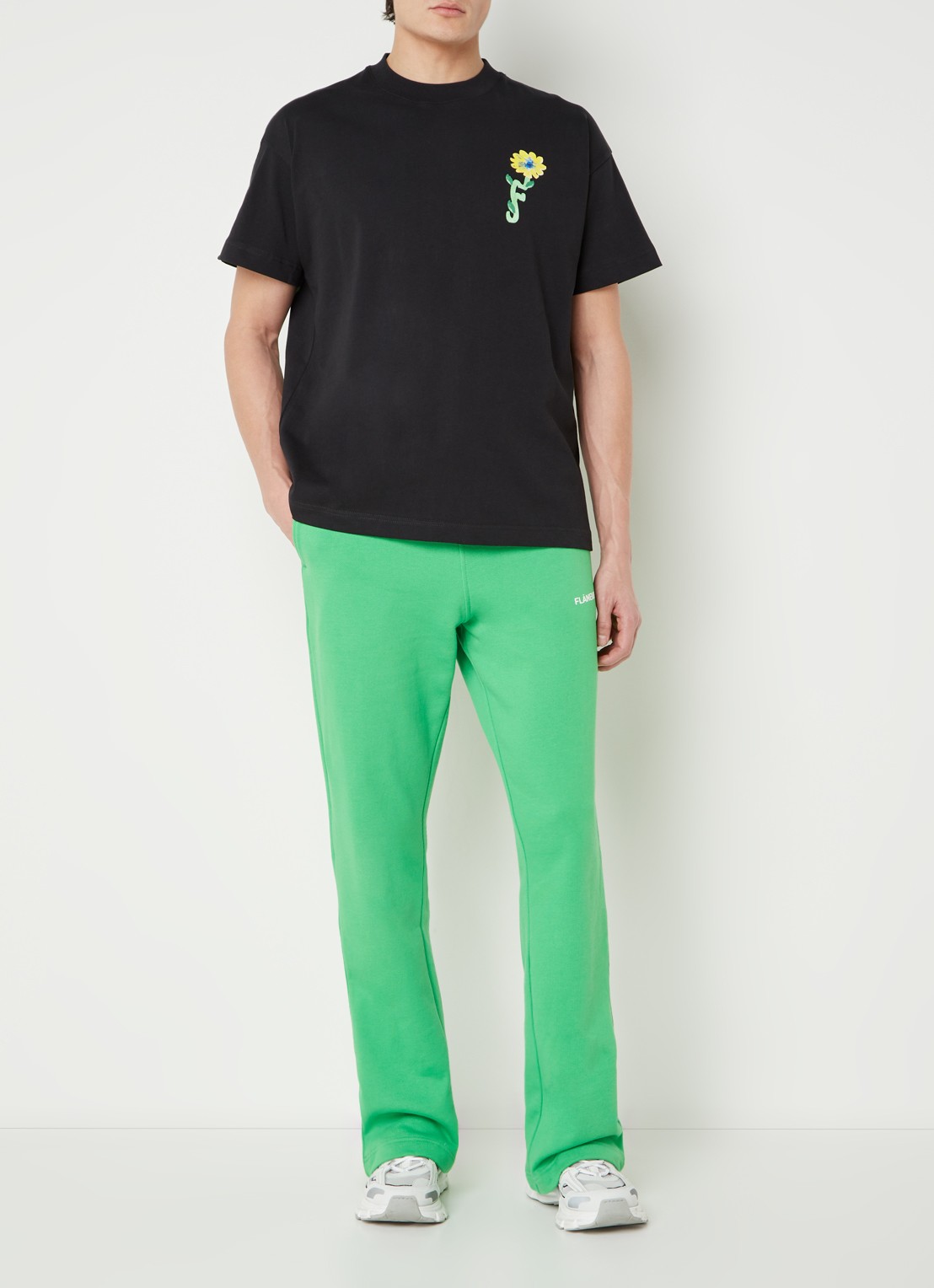 FLÂNEUR Tortuous T-shirt met logo- en backprint - voorkant 4 zwart