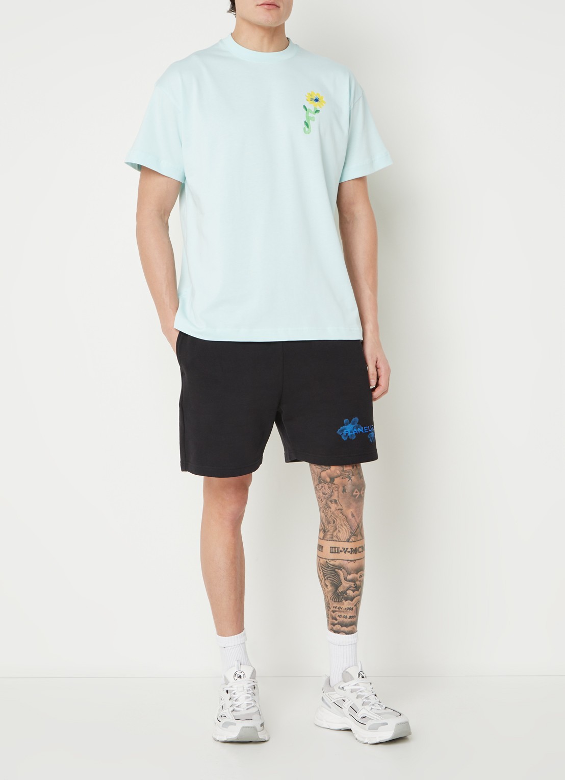 FLÂNEUR Tortuous T-shirt met logo- en backprint - voorkant 3 mint