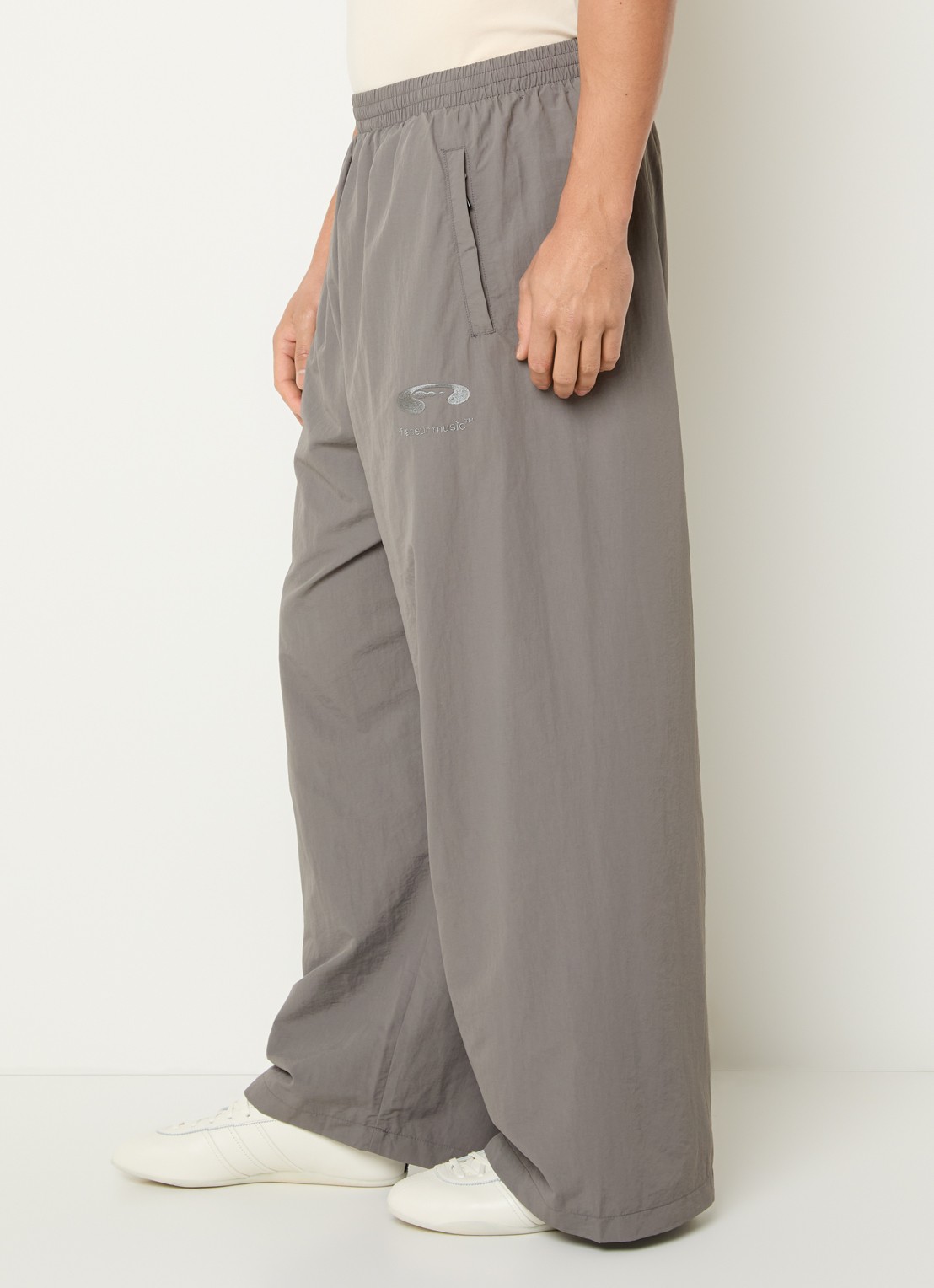 FLÂNEUR Wide fit trackpants met logo en steekzakken - detail 3 grijs
