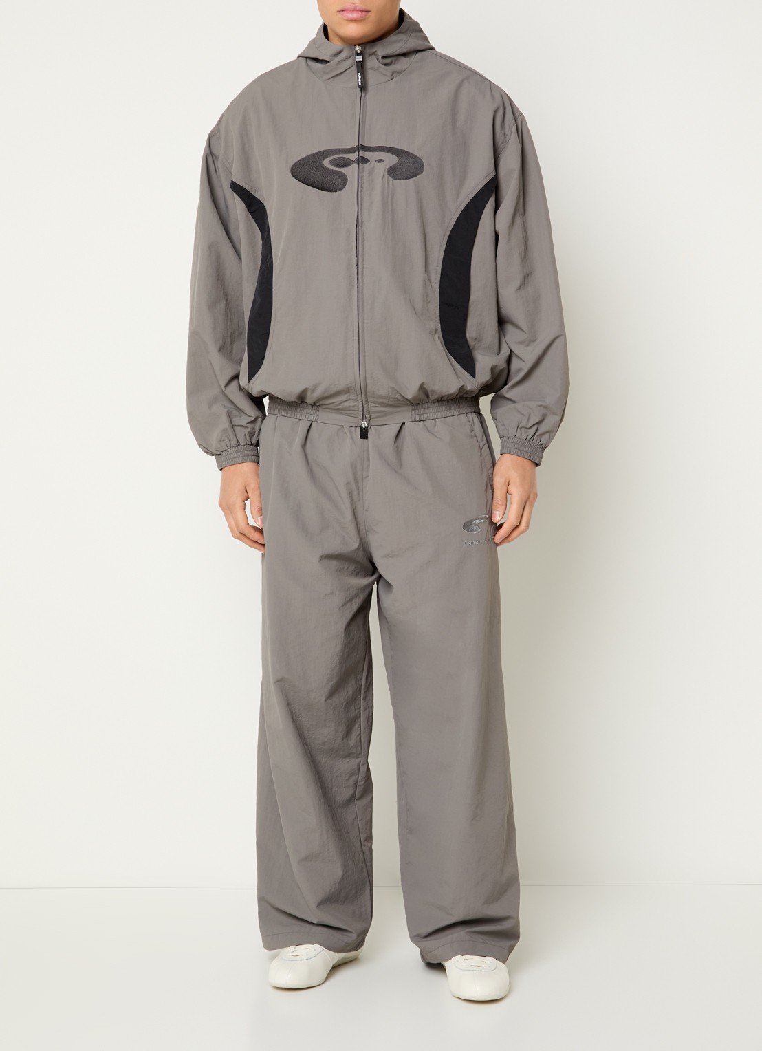 FLÂNEUR Wide fit trackpants met logo en steekzakken - voorkant 5 grijs