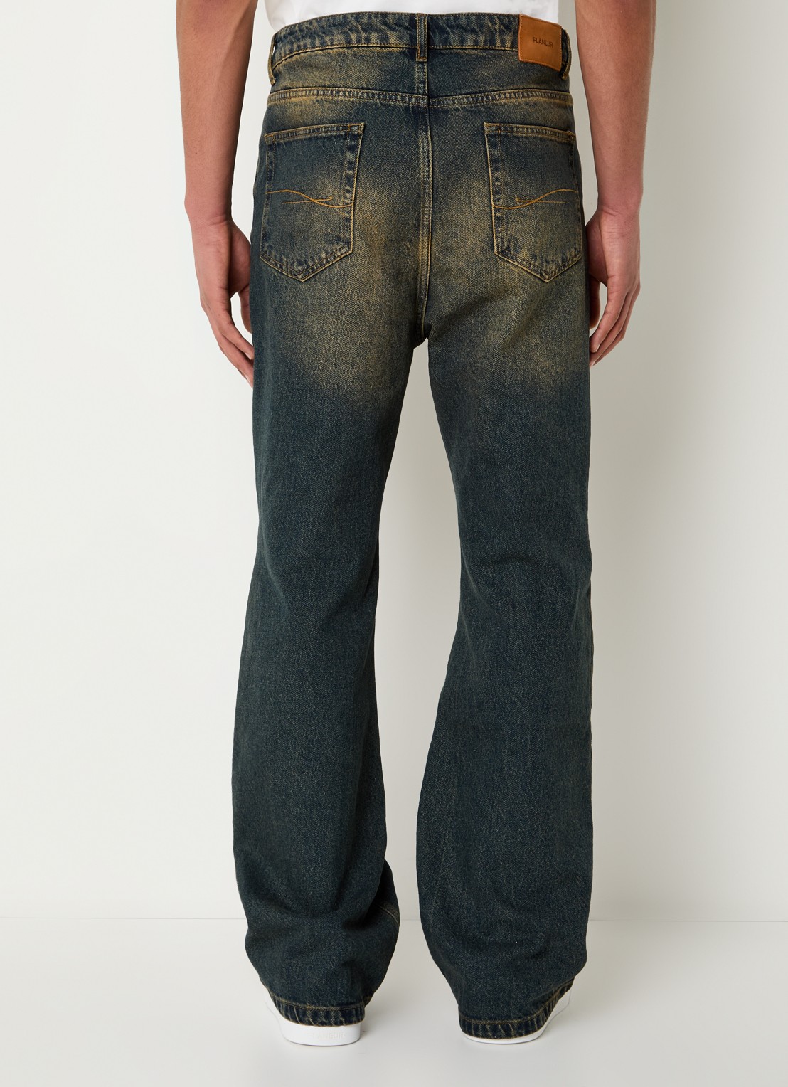 FLÂNEUR Window Metropole flared jeans met donkere wassing - achterkant indigo