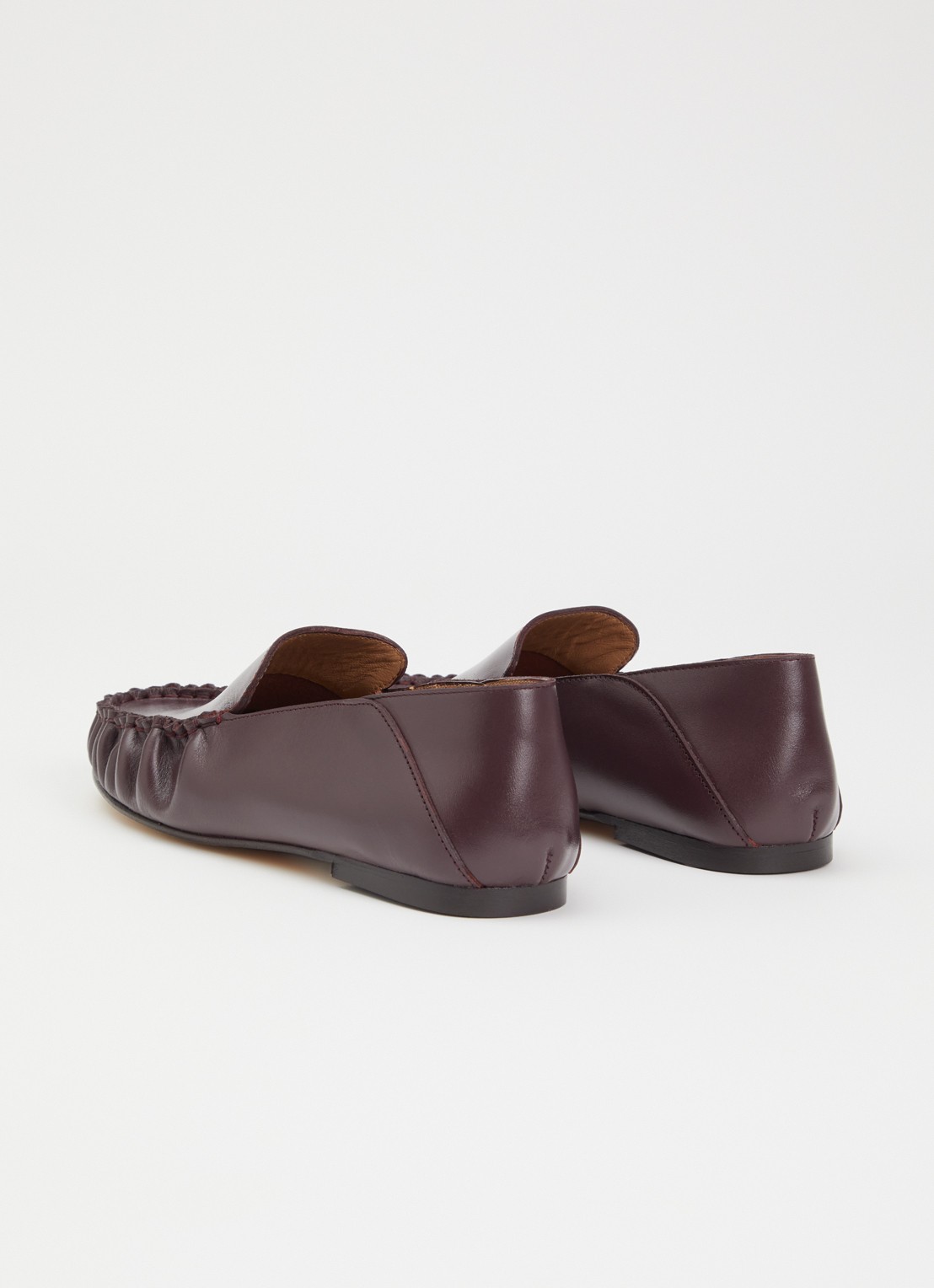 Flattered Bon Bon loafer van lamsleer - achterkant 4 bordeauxrood
