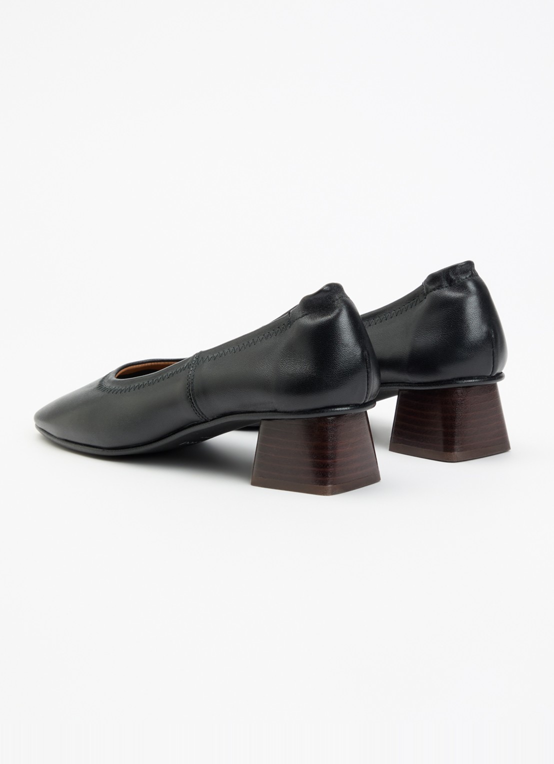 Flattered Zac pump van lamsleer - achterkant 5 zwart