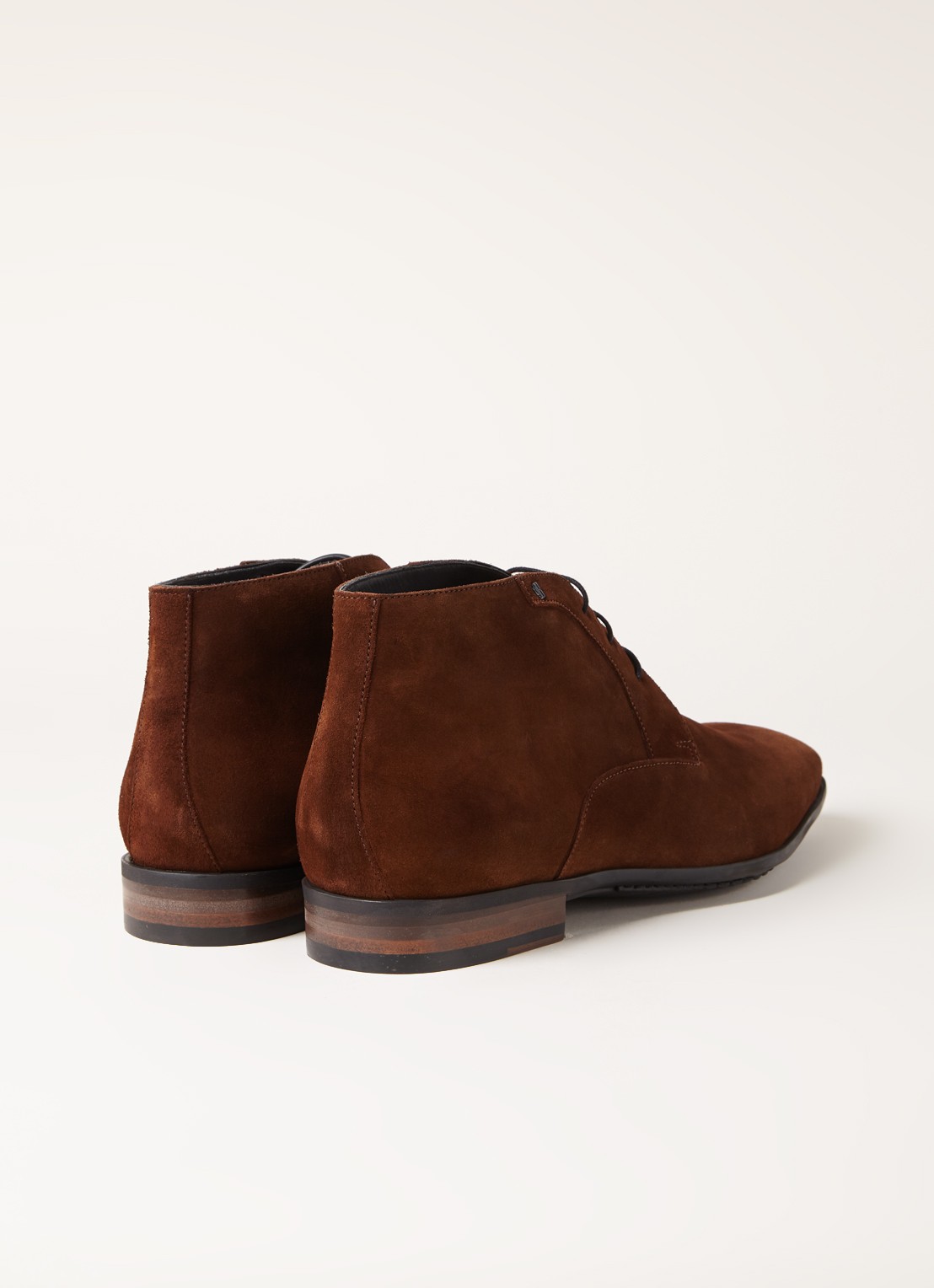 Floris van Bommel Chukka veterschoen van suède - detail cognac