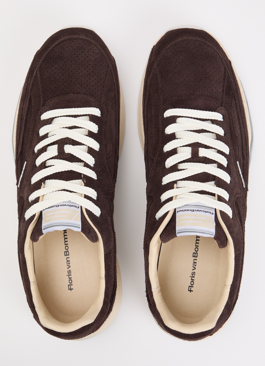 Floris van Bommel De Rezer 02.05 sneaker van suède - detail 4 donkerbruin