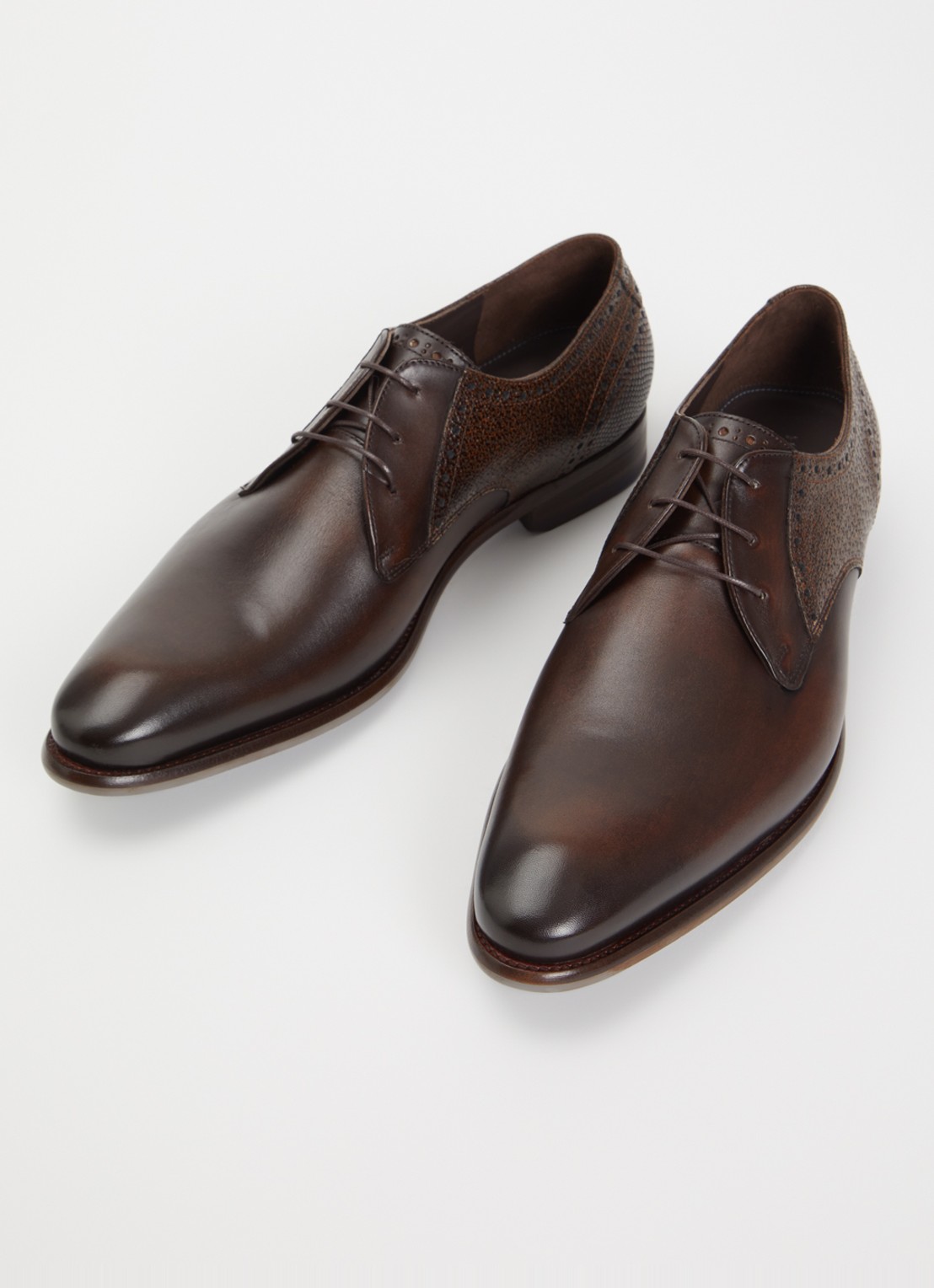 Floris van Bommel De Stapper 39.80 brogue van leer - detail donkerbruin