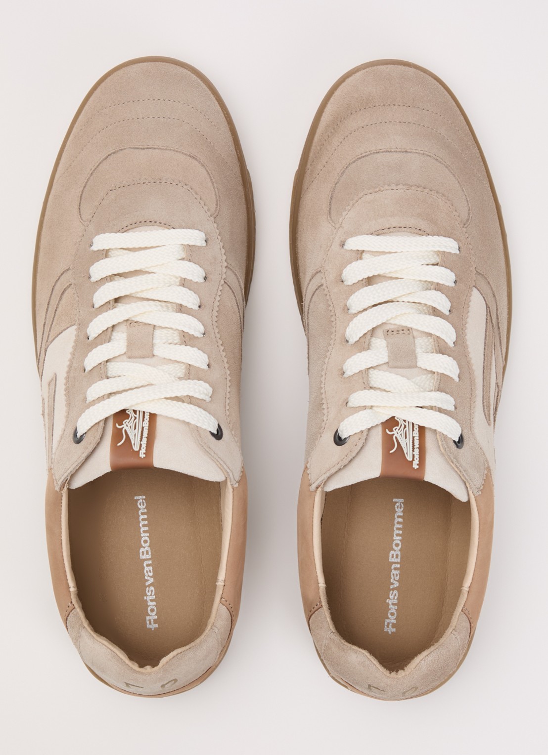 Floris van Bommel De Zaler 04.02 sneaker van suède - detail 2 lichtbruin