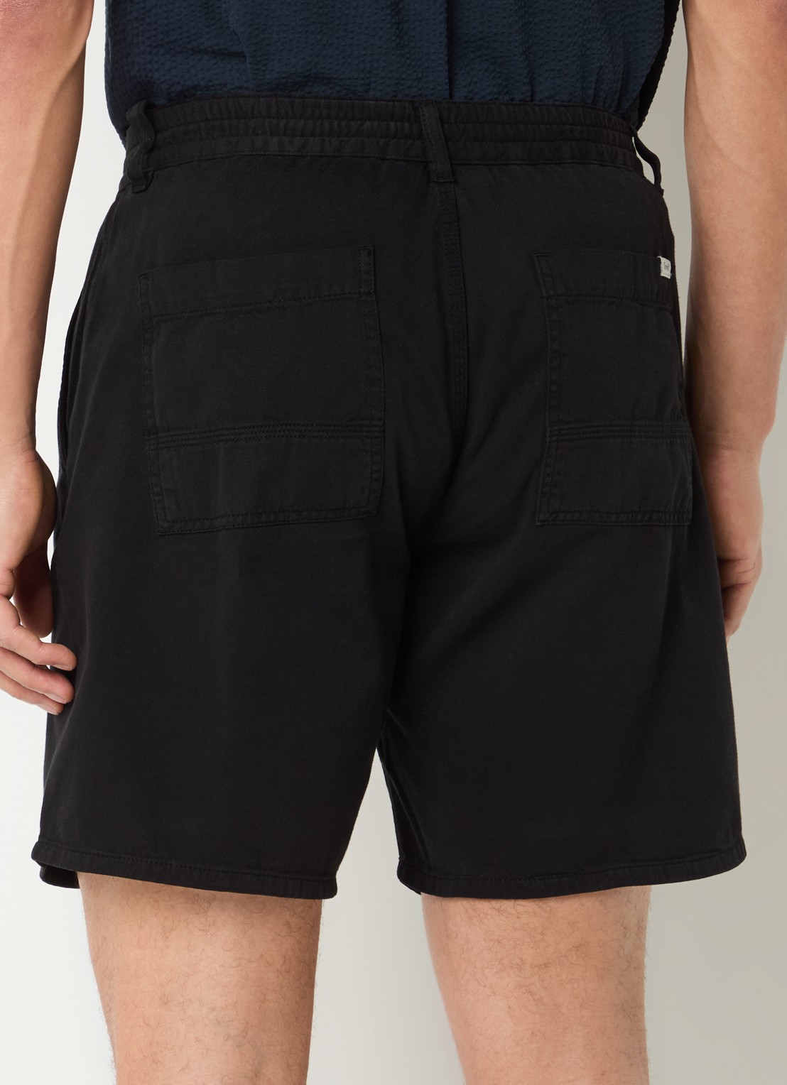 forét Clay straight fit korte broek met steekzakken - achterkant 4 zwart