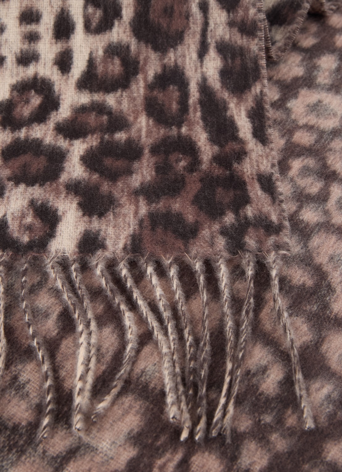 Fraas Sjaal met panterprint 185 x 35 cm - detail 3 donkerbeige