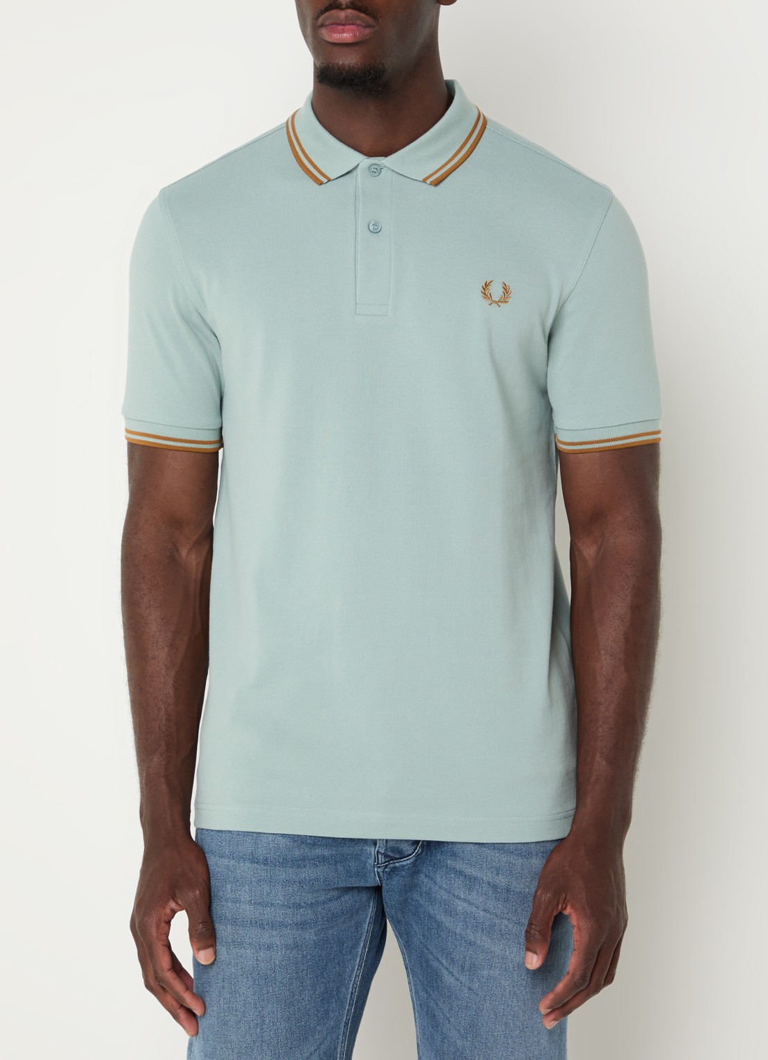 Fred Perry Regular fit polo van piqué katoen met logoborduring - detail lichtblauw