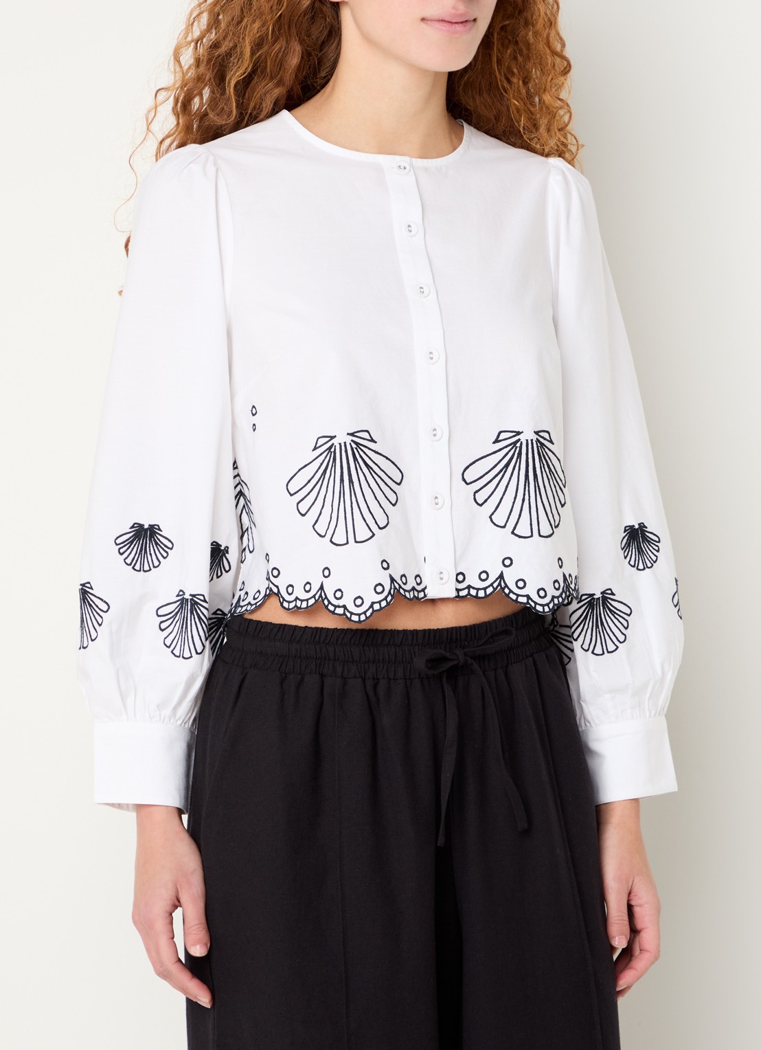 French Connection Cambria cropped blouse met borduring - detail 4 wit