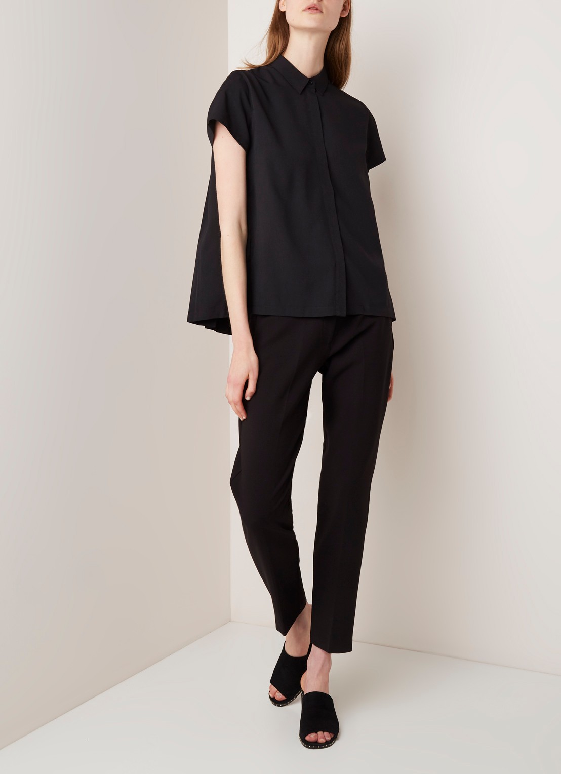 French Connection Classic blouse van crêpe met plissé - voorkant 4 zwart