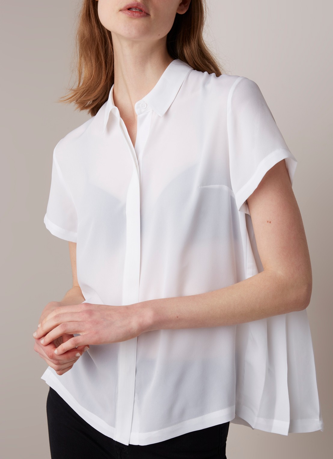 French Connection Classic blouse van crêpe met plissé - detail 2 wit