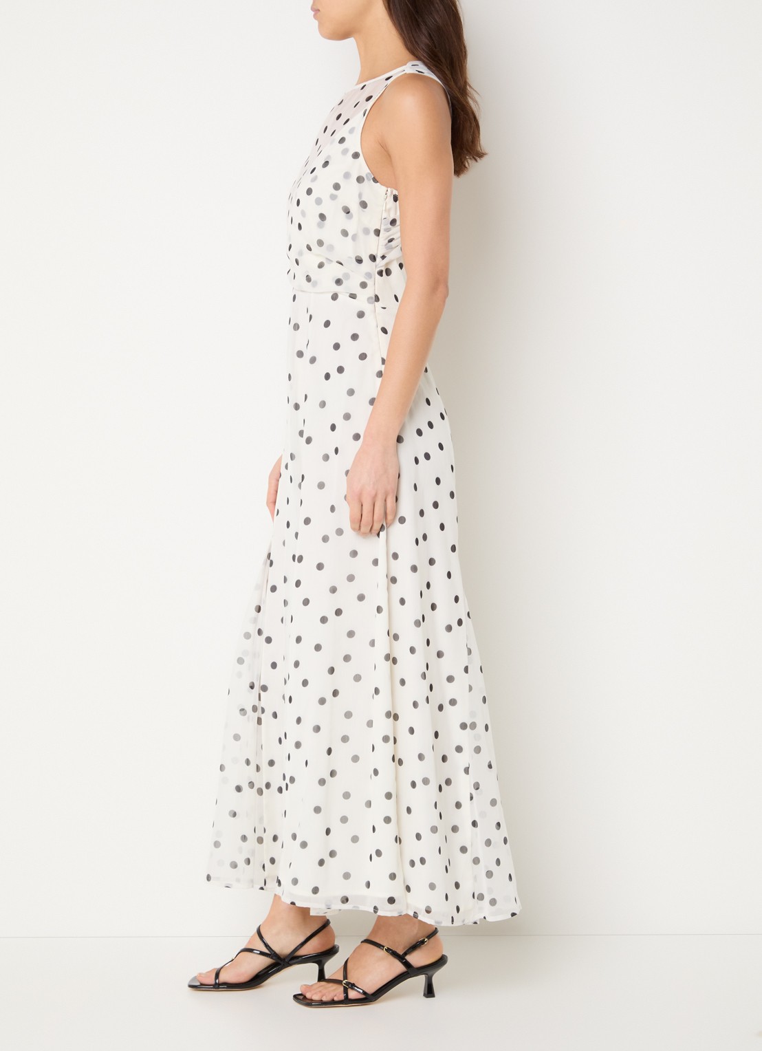 French Connection Emina midi jurk van chiffon met stippenprint - voorkant 2 gebroken wit