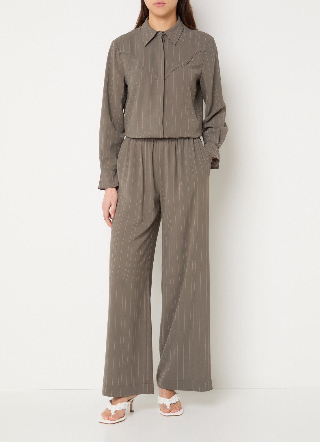 French Connection Erma high waist wide fit broek met krijtstreep en elastische band - voorkant 3 khaki