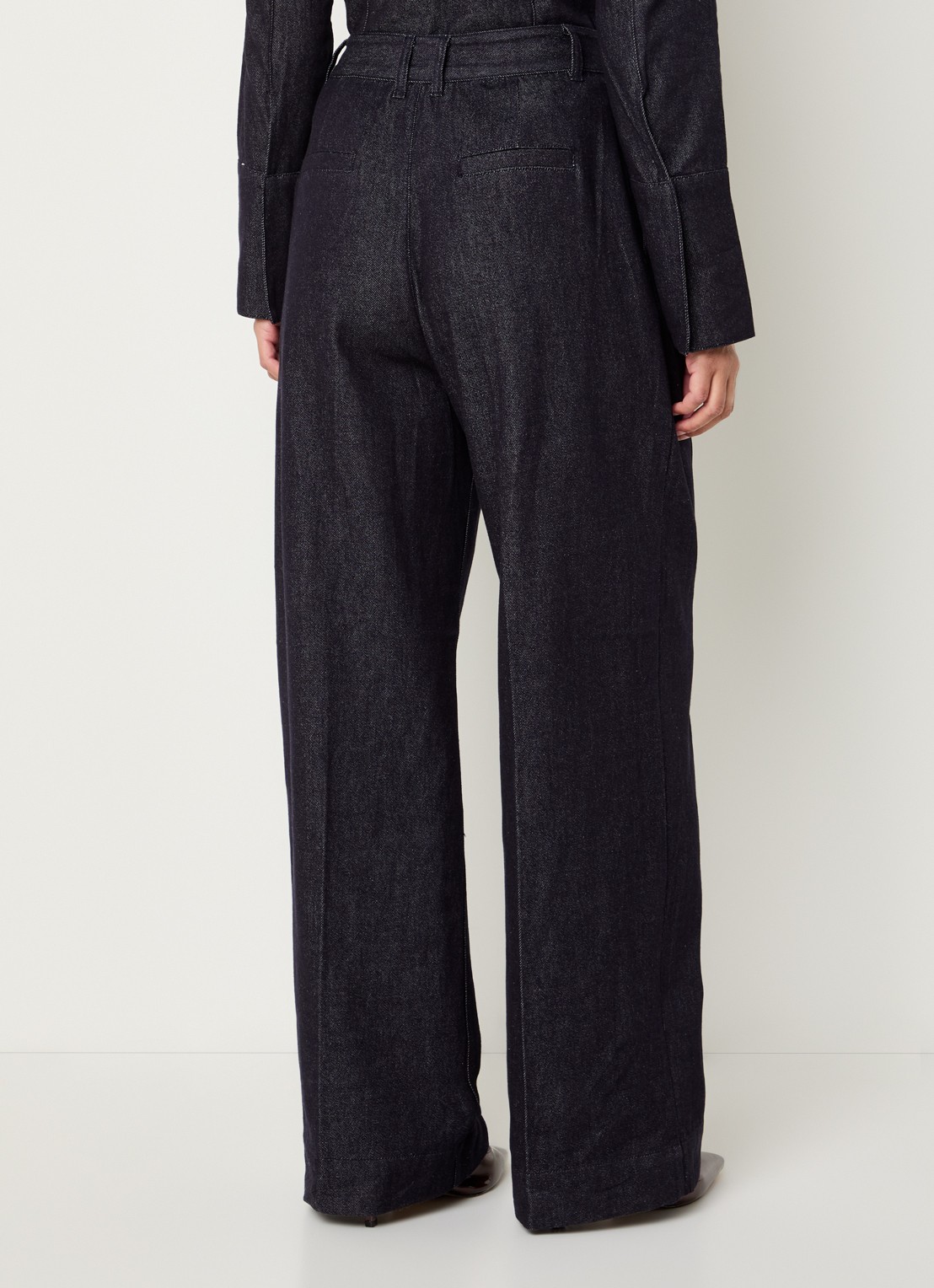 French Connection Fletcher loose fit jeans met donkere wassing - achterkant 4 indigo