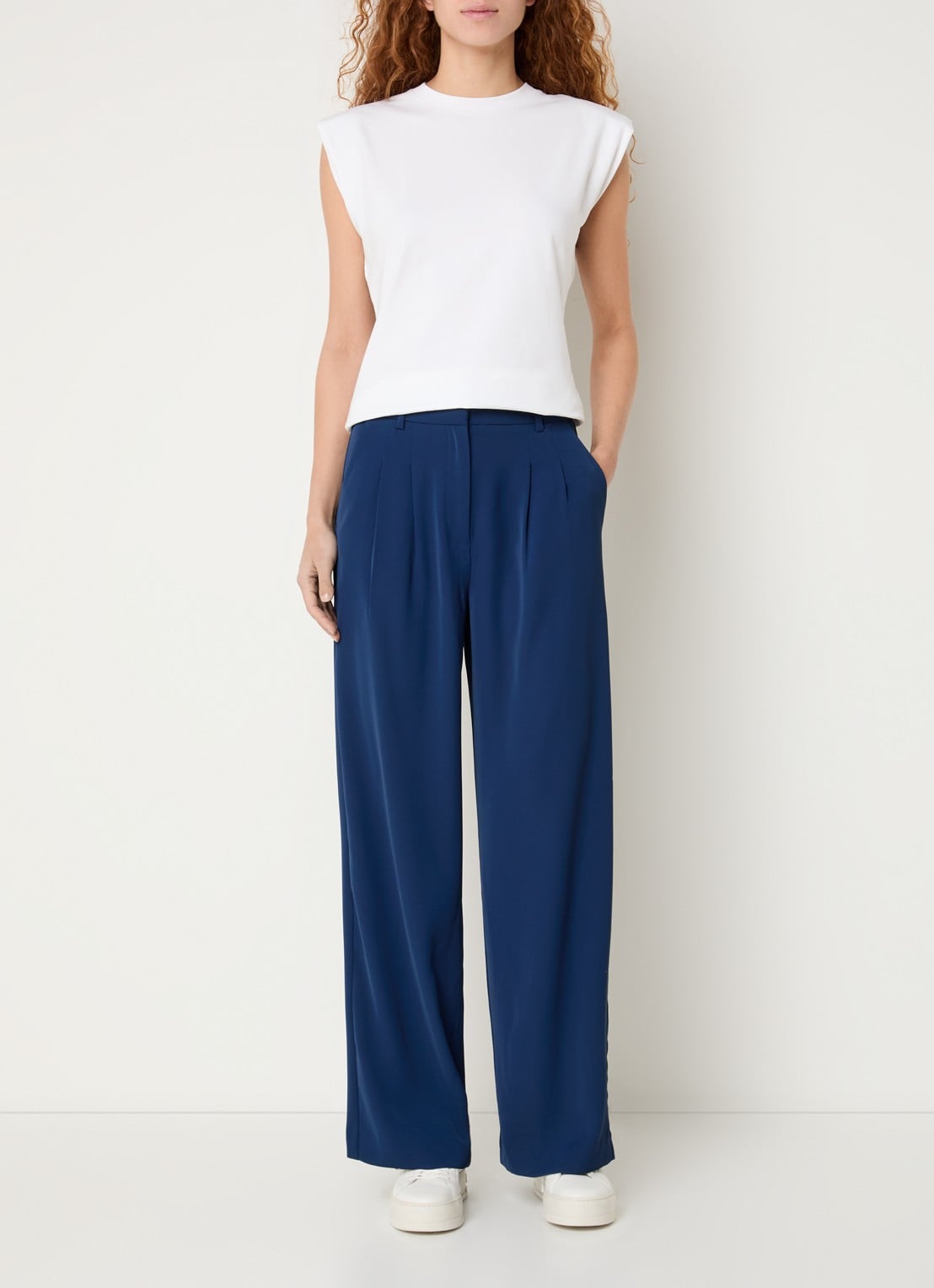 French Connection Harrie high waist wide fit pantalon met plooidetail - voorkant 2 donkerblauw