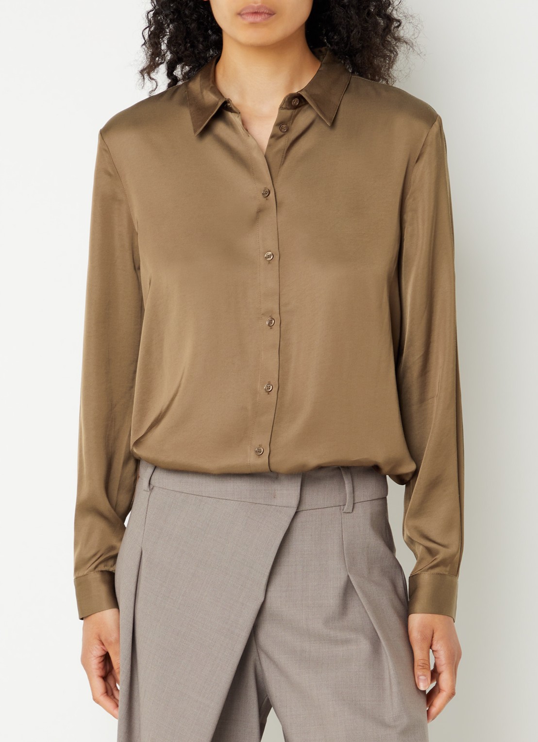 French Connection Hope blouse van satijn - detail 3 lichtbruin