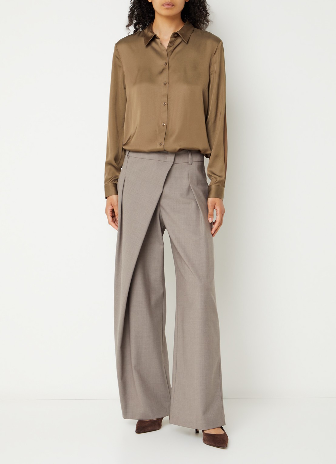 French Connection Hope blouse van satijn - voorkant 2 lichtbruin