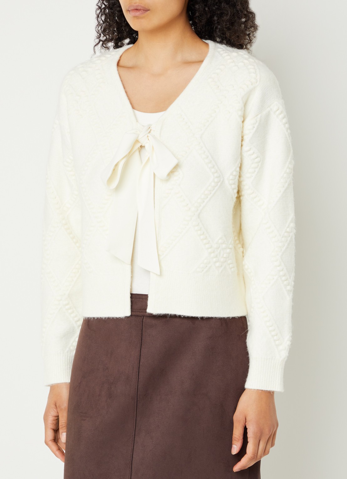 French Connection Kitty grofgebreid vest met strikceintuur - detail 4 creme