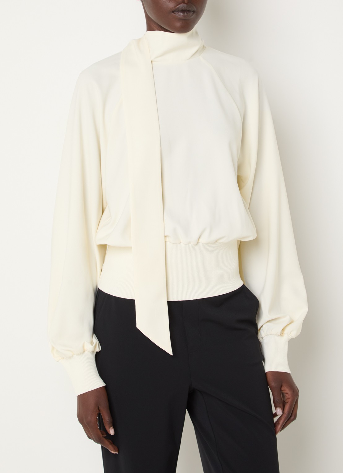 French Connection Krista trui met sjaalkraag - detail creme