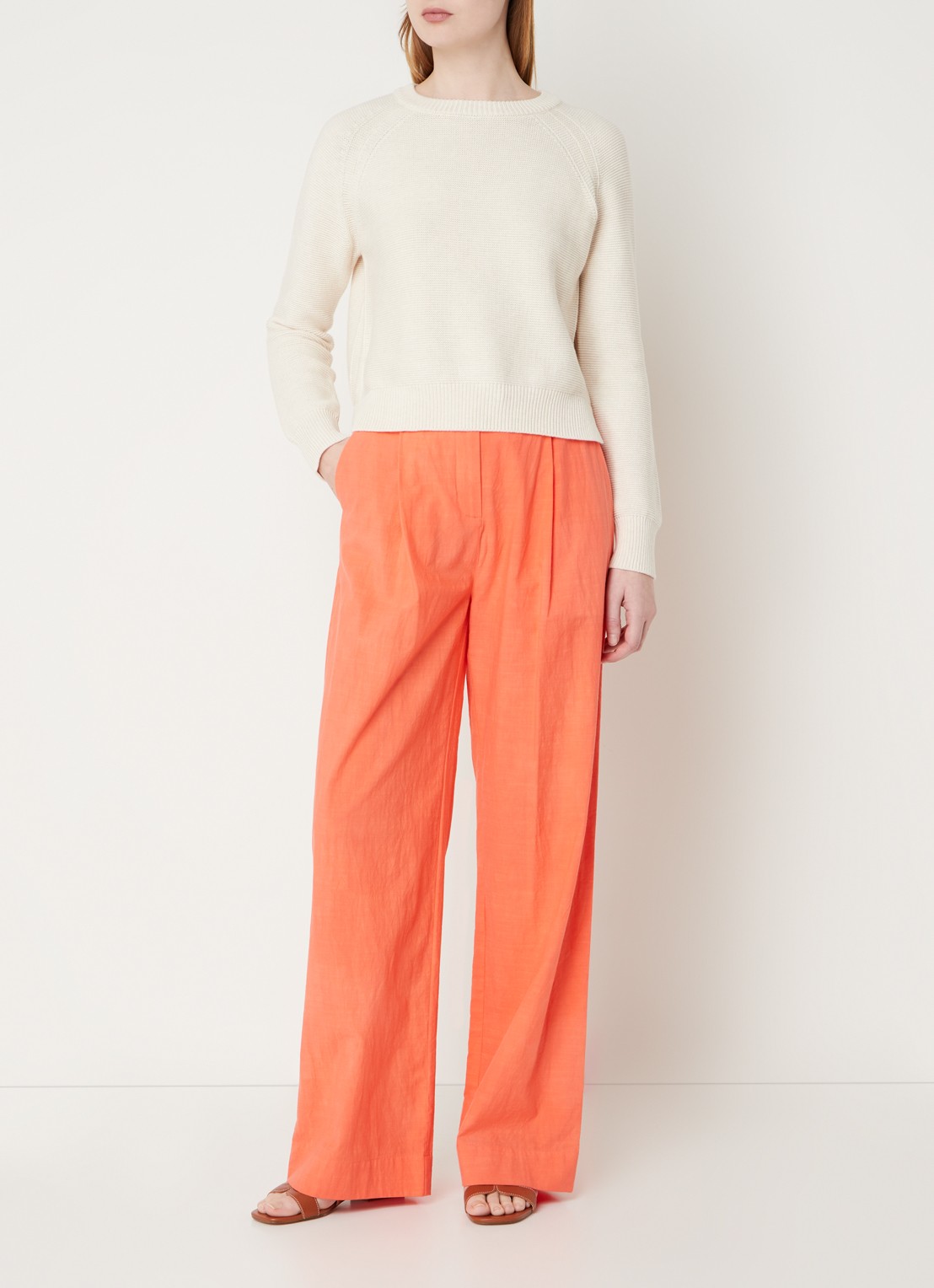 French Connection Lilly grofgebreide trui met stretch  - voorkant 2 beige