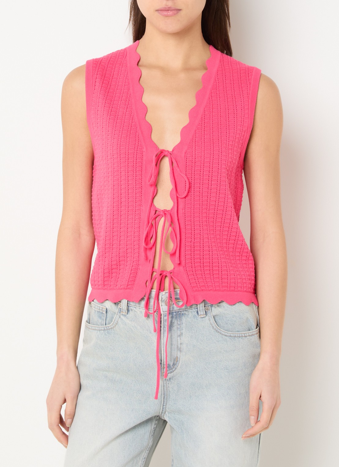 French Connection Lois Mozart fijngebreid gilet met gestrikt detail - detail 4 donkerroze