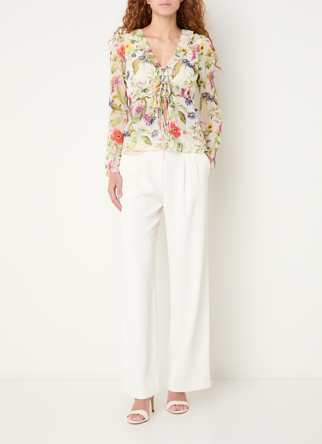 French Connection Monica Hallie blouse met bloemenprint en strikdetail - voorkant 3 groen