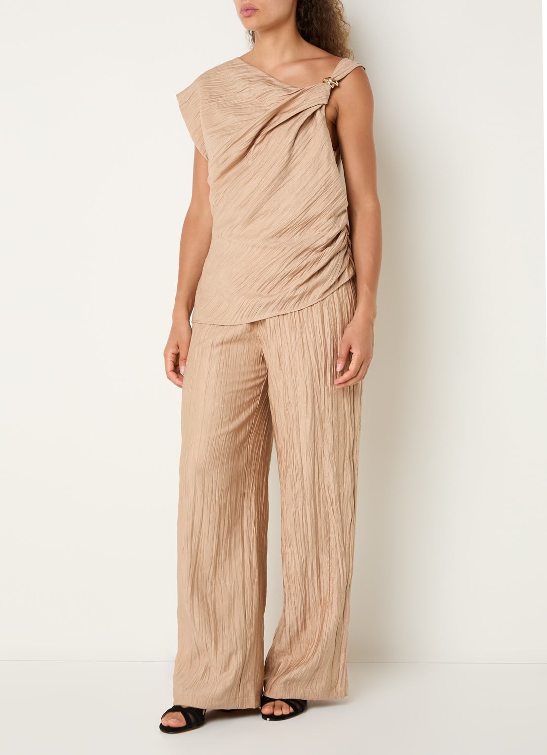 French Connection Novie top met asymmetrische hals - voorkant 3 donkerbeige