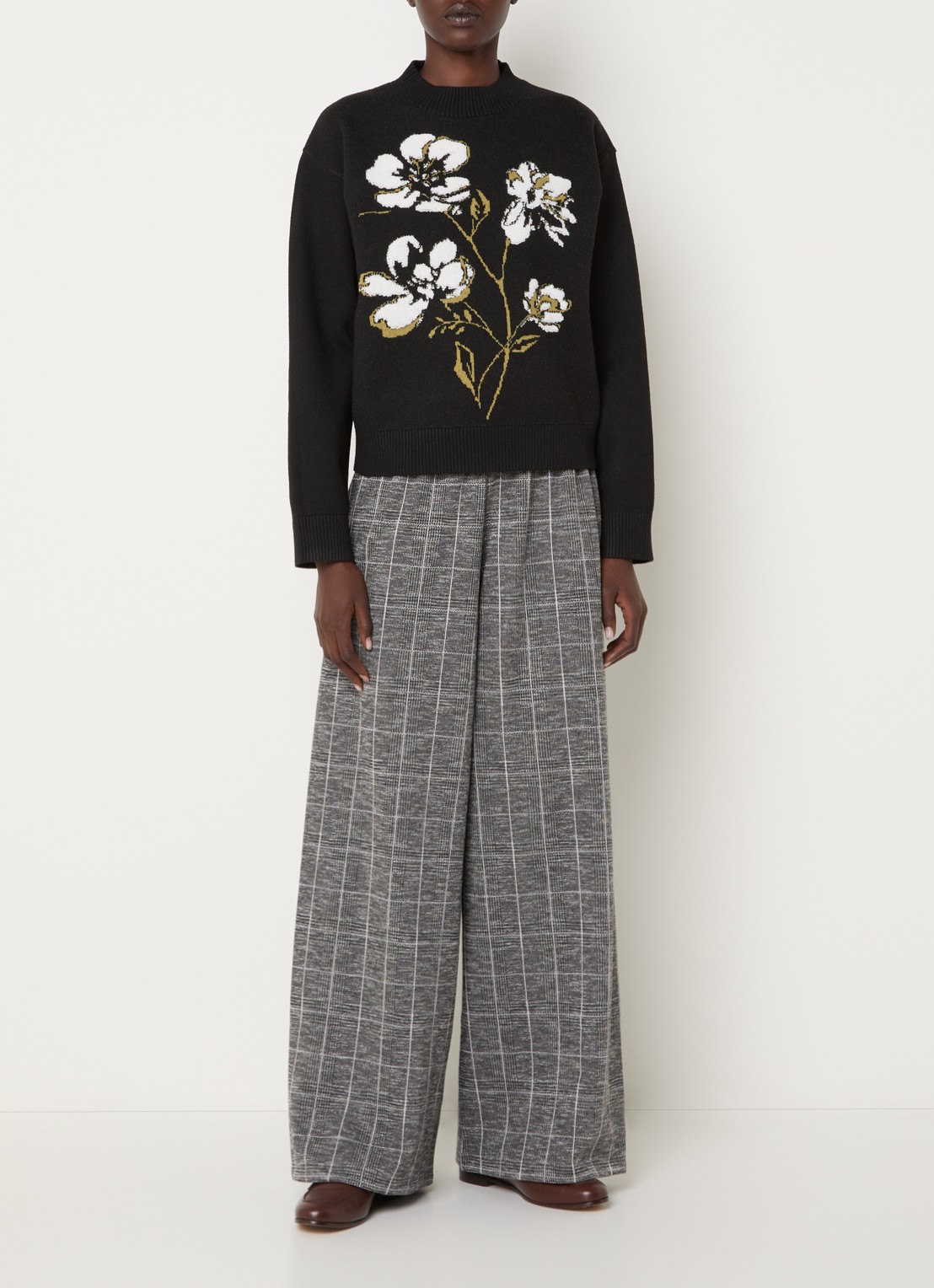 French Connection Oriana fijngebreide trui met ingebreide bloemenprint - voorkant 3 zwart