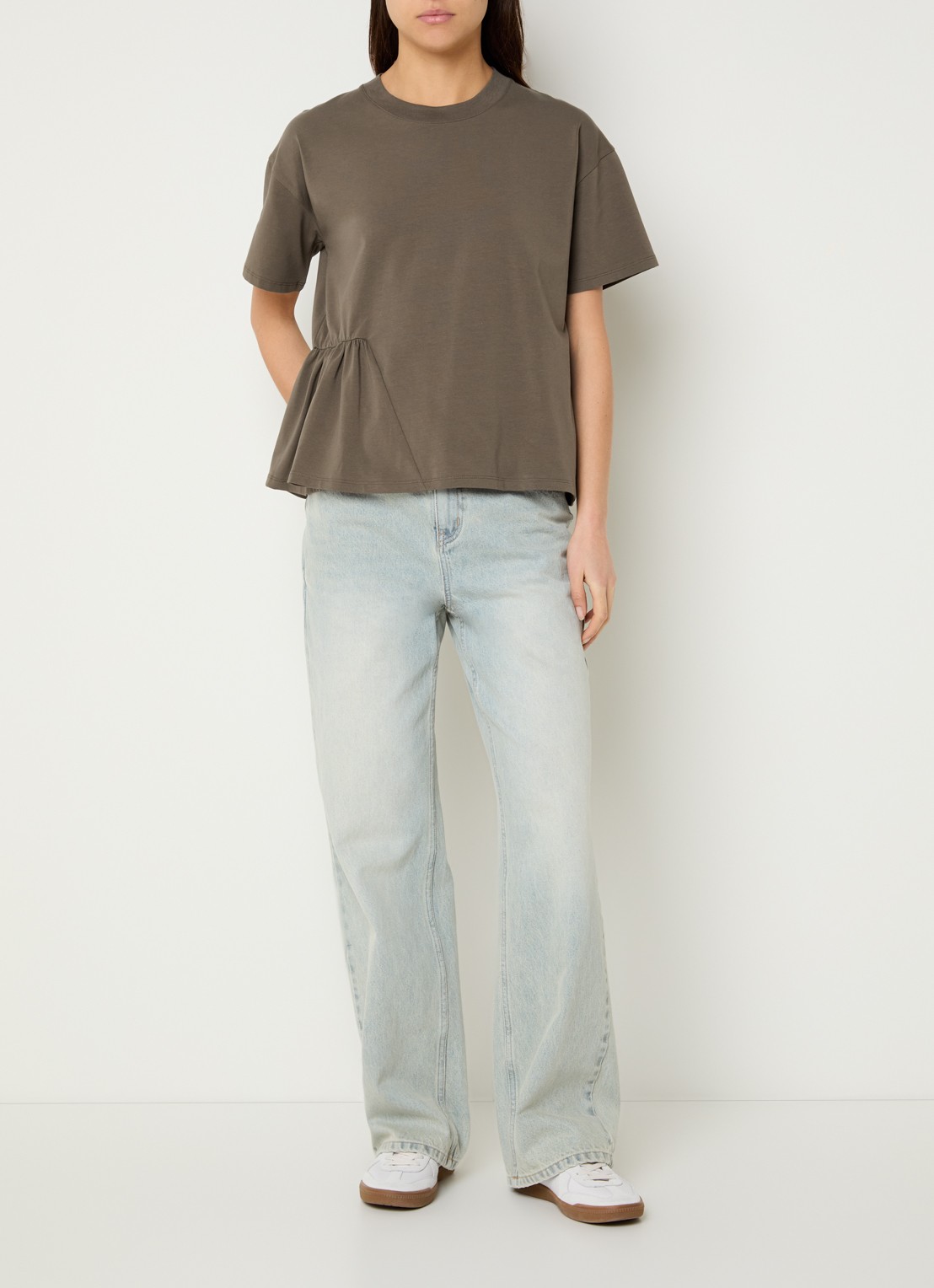 French Connection Rallie T-shirt met asymmetrisch detail - voorkant 4 khaki