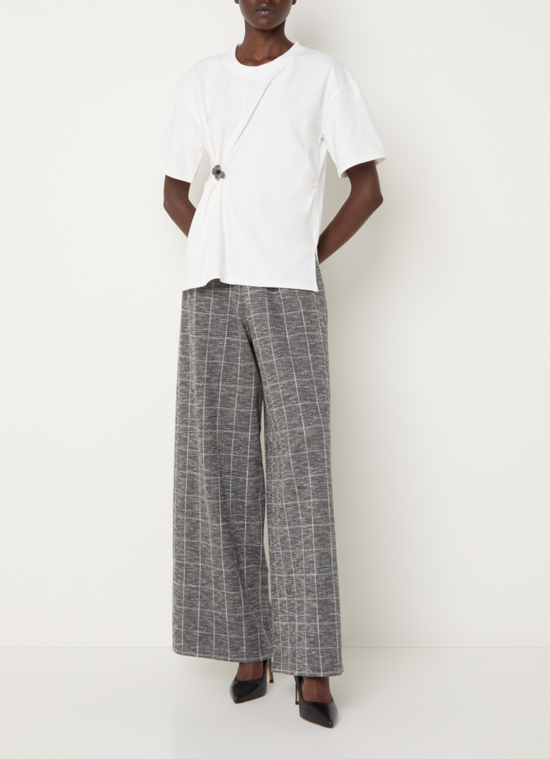 French Connection Rallie T-shirt met gedrapeerd detail en applicatie - voorkant 4 wit