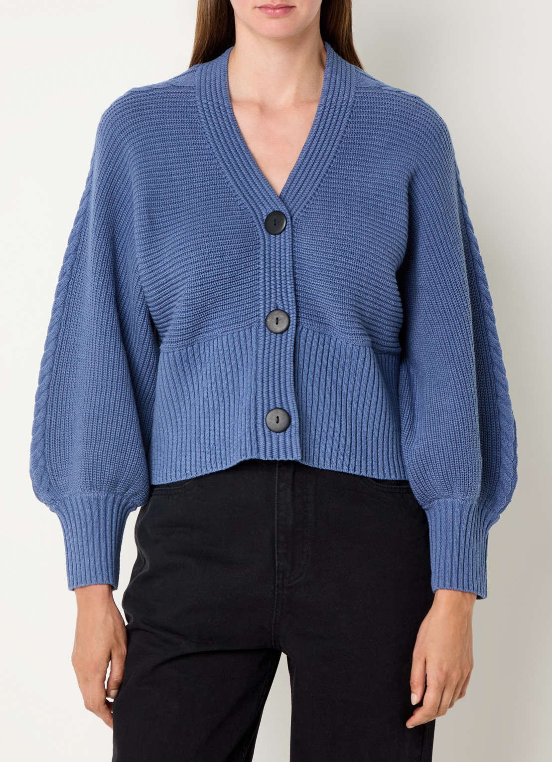French Connection Tonia grofgebreid vest met V-hals - detail staalblauw