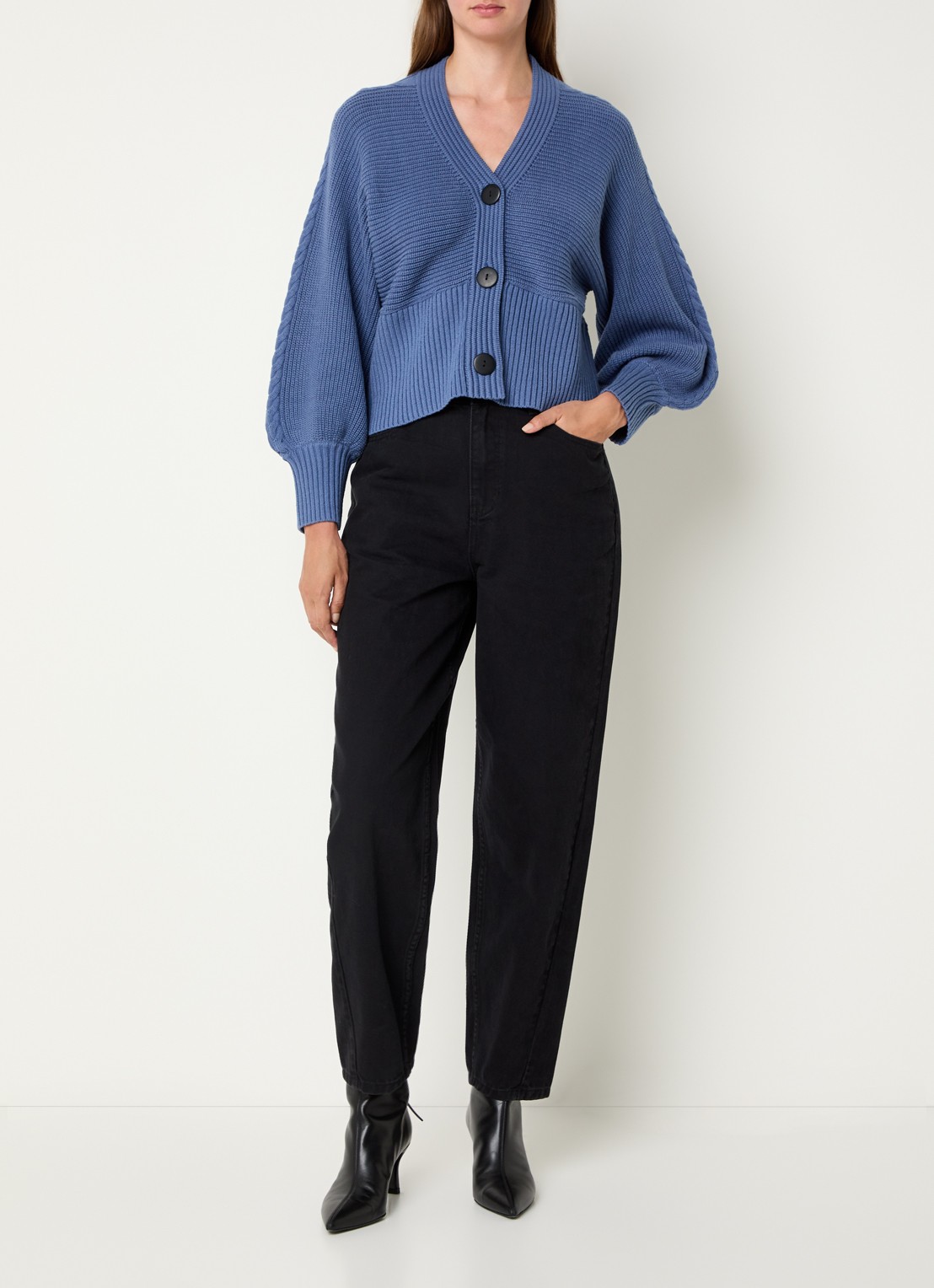 French Connection Tonia grofgebreid vest met V-hals - voorkant 3 staalblauw