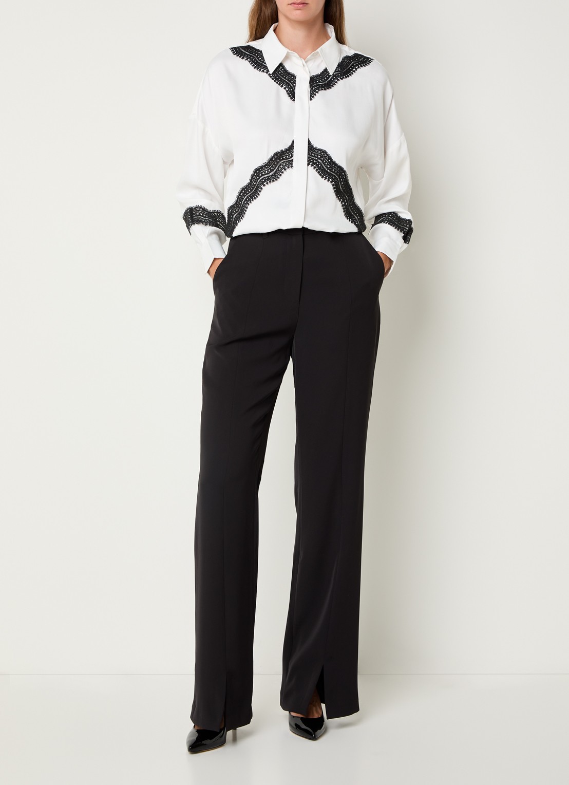 French Connection Vinnie flared fit pantalon met steekzakken - voorkant 4 zwart