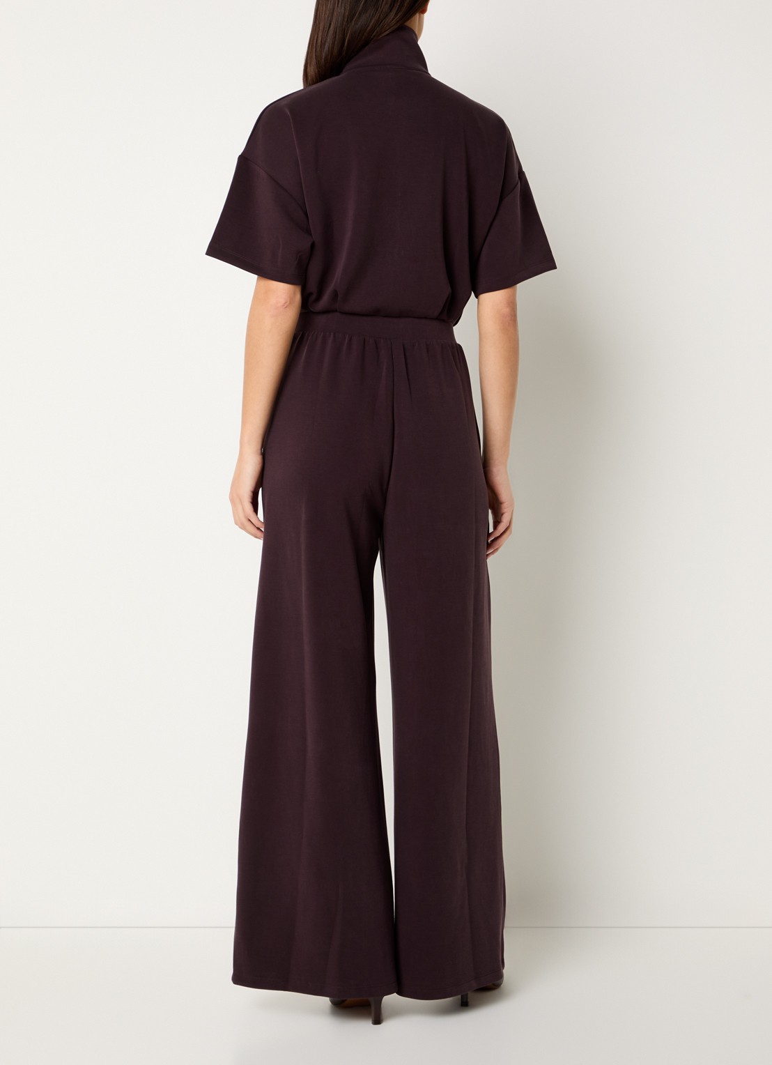 French Connection Wren loose fit jumpsuit met steekzakken - achterkant 2 aubergine