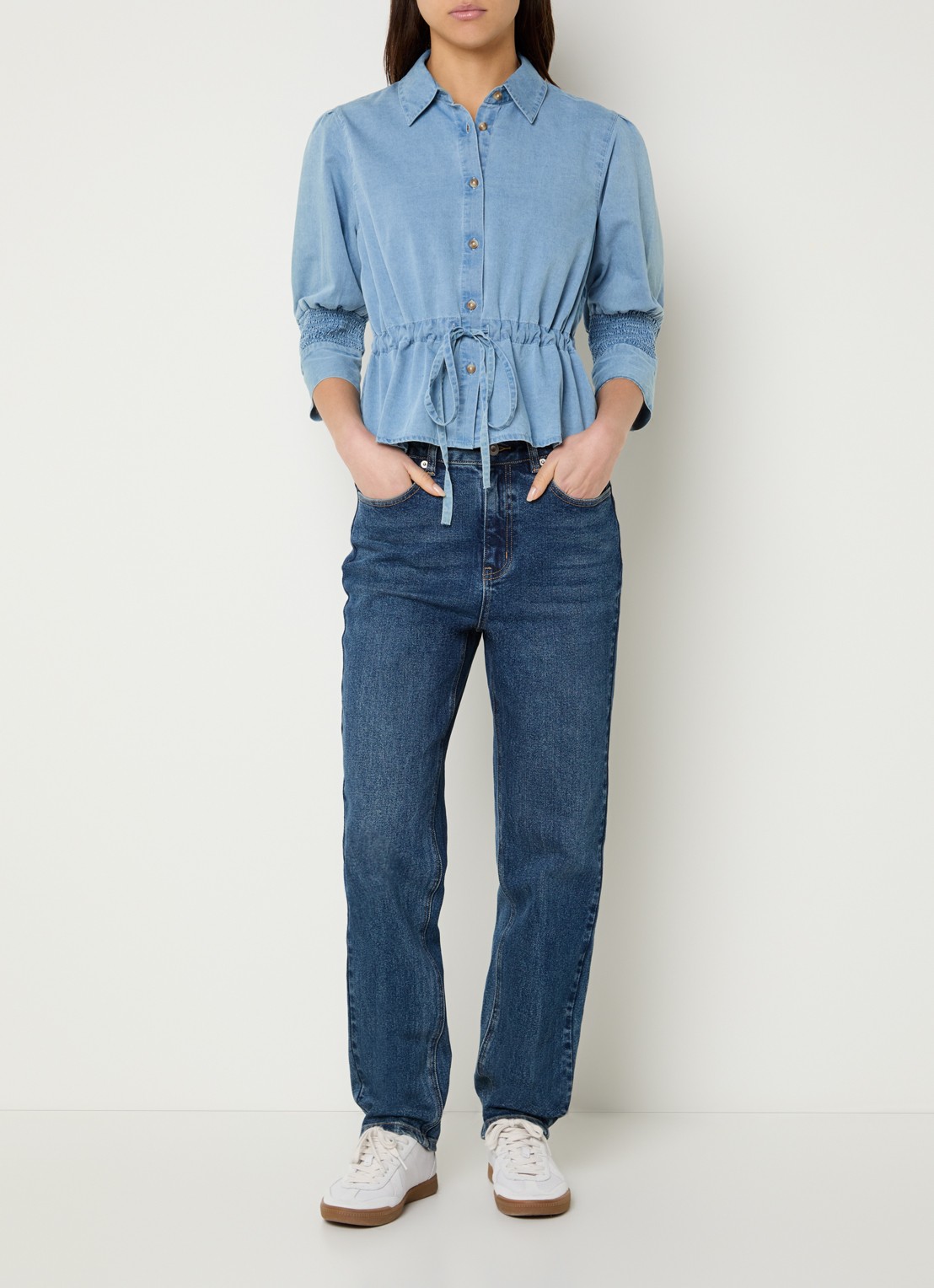 French Connection Zaves blouse van chambray met strikceintuur - voorkant 3 lichtblauw