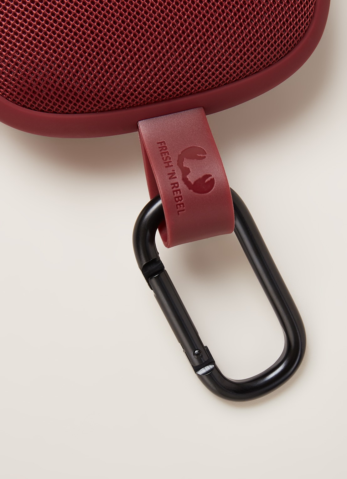 Fresh 'n Rebel Rockbox Bold XS Bluetooth speaker - detail 4 cranberryrood