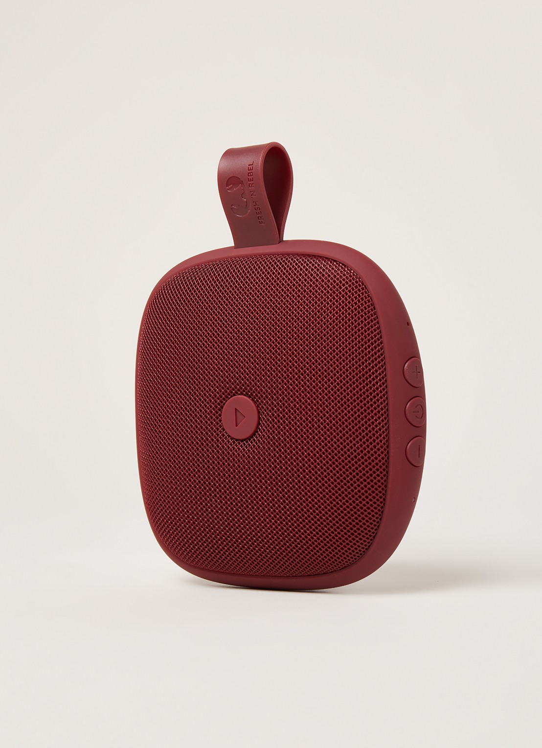 Fresh 'n Rebel Rockbox Bold XS Bluetooth speaker - voorkant 2 cranberryrood