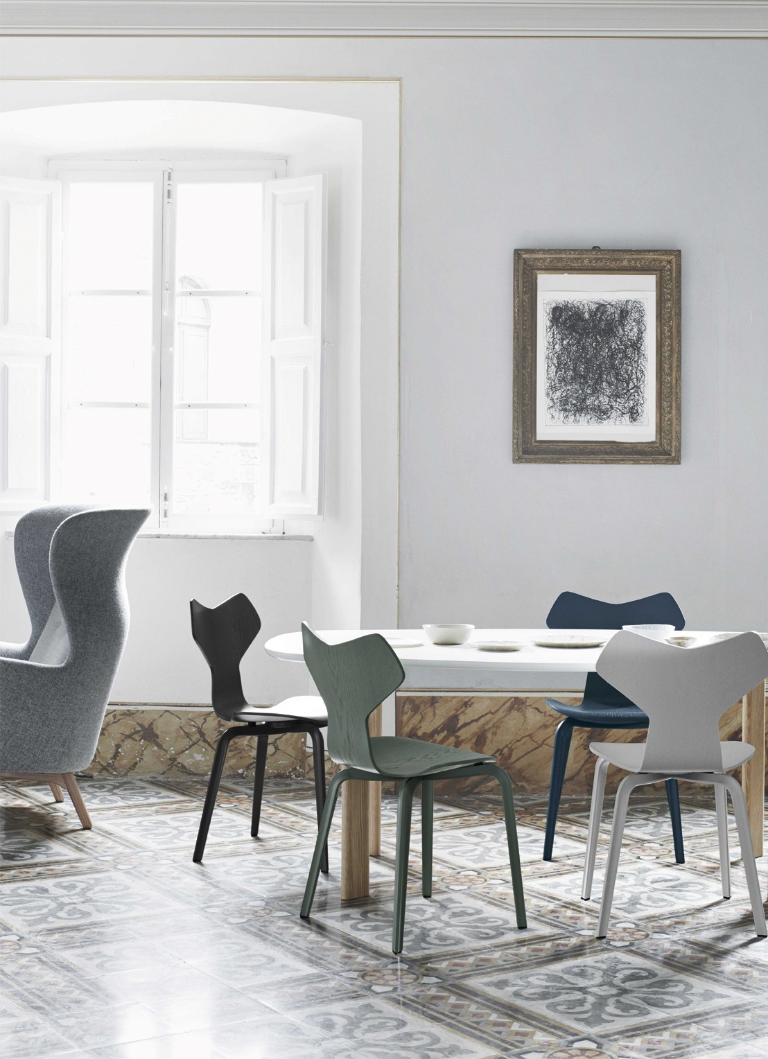 Fritz Hansen Grand Prix Chair Wood stoel gekleurd essen - voorkant 2 zwart