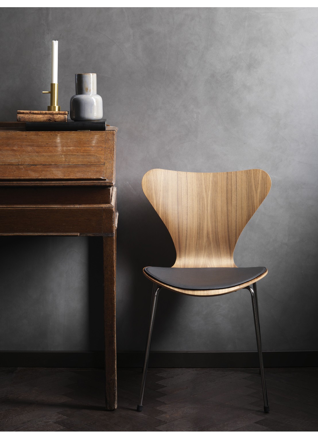 Fritz Hansen Vlinderstoel Series 7 zitkussen van leer 39 cm - detail 2 zwart