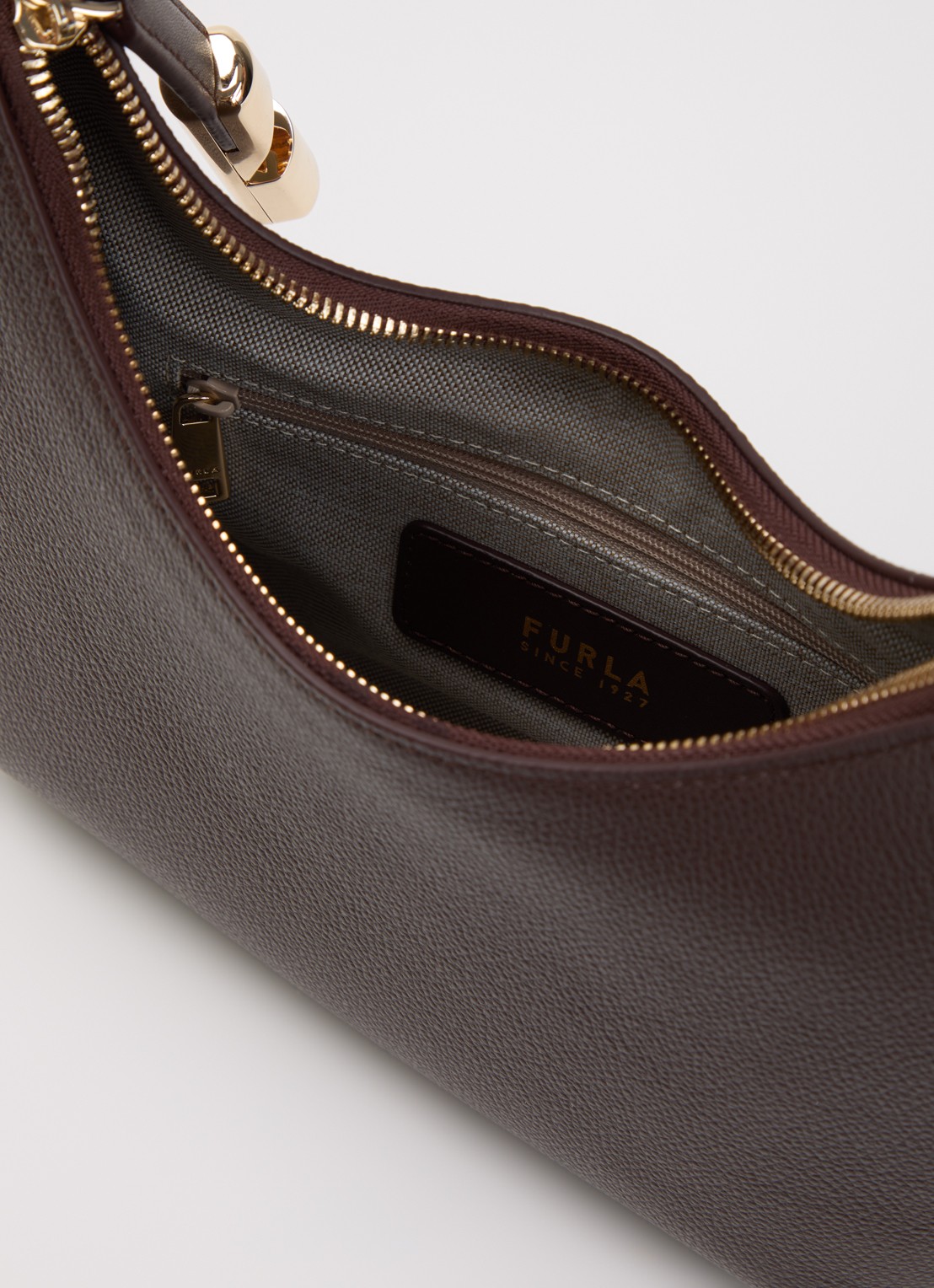 FURLA Goccia S schoudertas van leer  - detail 2 chocoladebruin