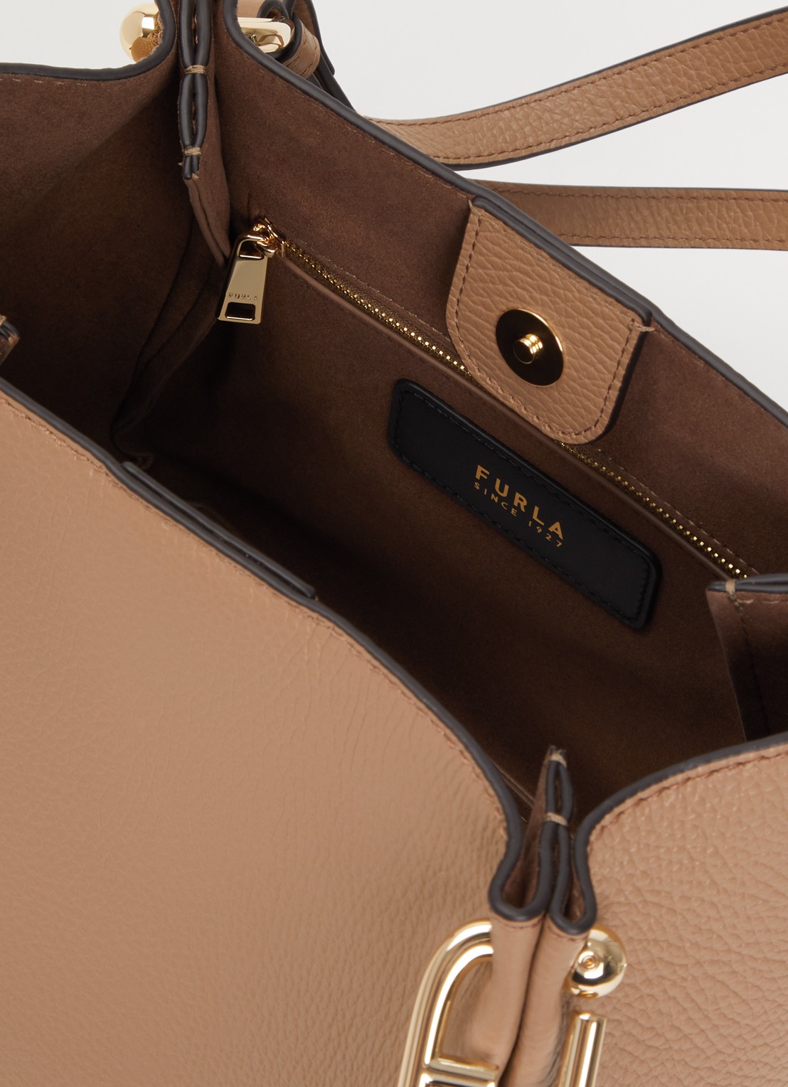 FURLA Nuvola M schoudertas van leer met verstelbare schouderriem - detail 3 donkerbeige