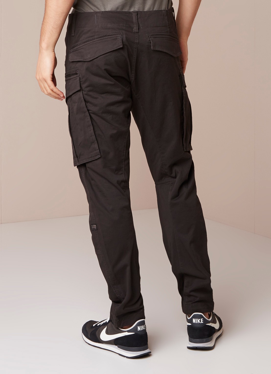 G-Star RAW Rovic tapered fit cargobroek met klepzakken - achterkant donkergrijs
