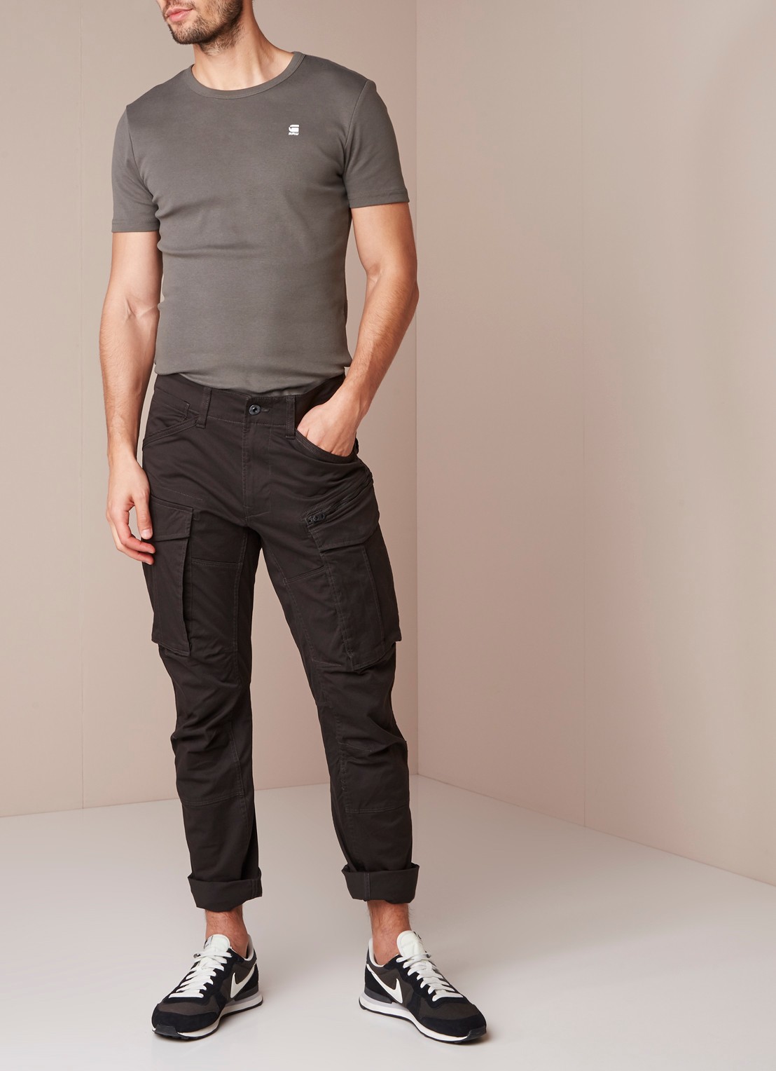 G-Star RAW Rovic tapered fit cargobroek met klepzakken - voorkant 3 donkergrijs